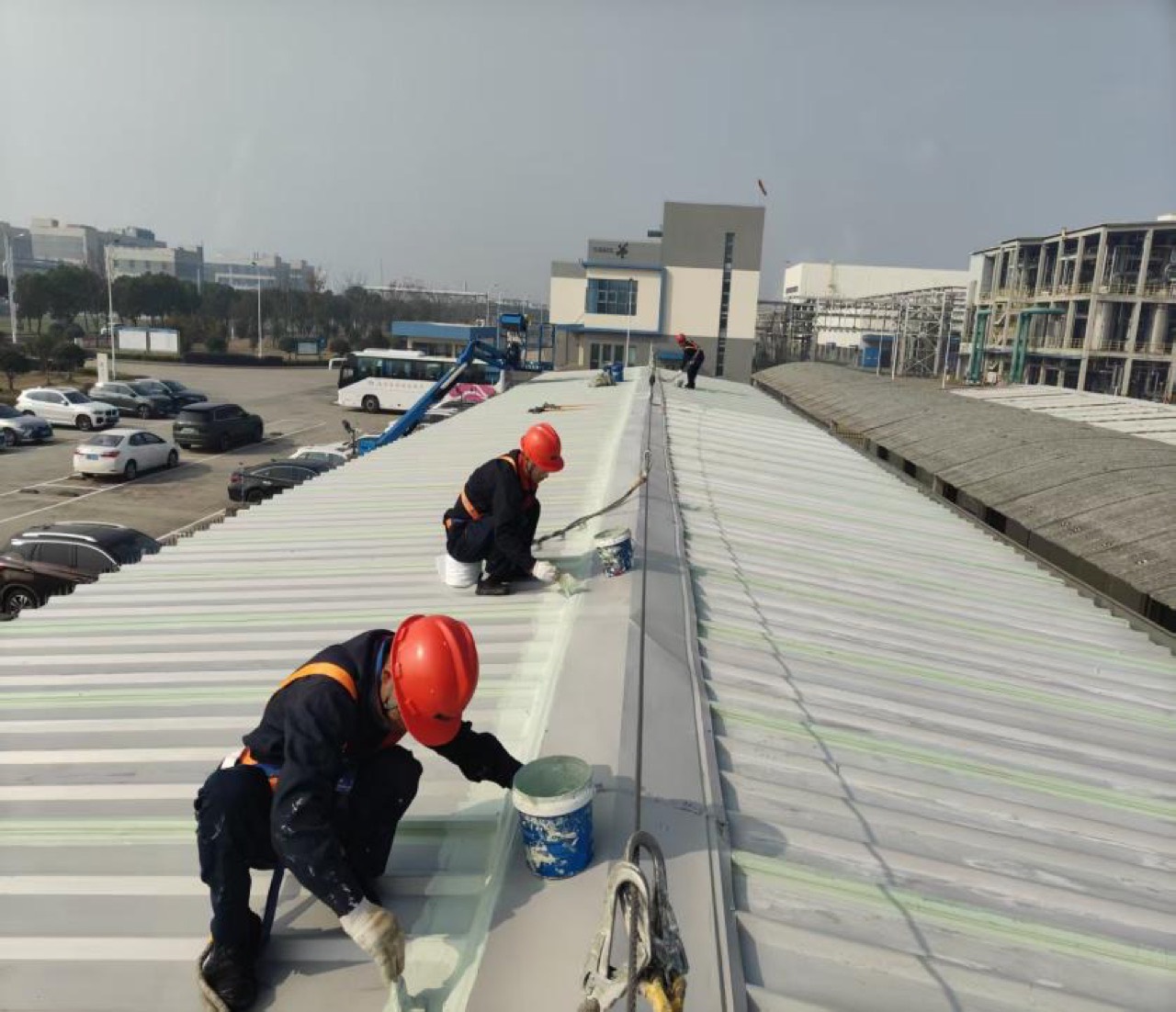 某新厂区食堂防锈底漆涂刷 - 苏州德莎施工实拍