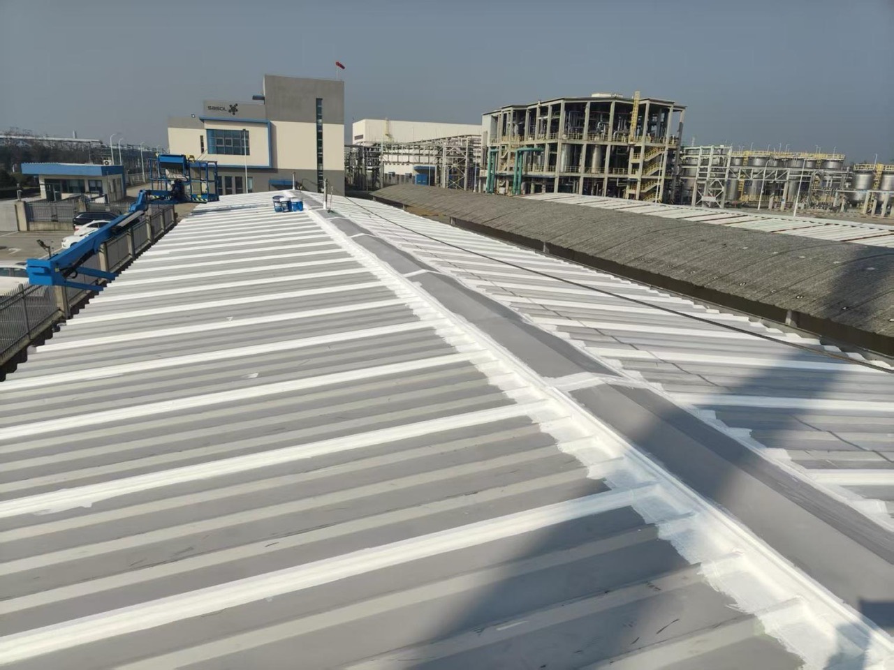 某新厂区食堂三涂一布防水施工 - 苏州德莎施工实拍